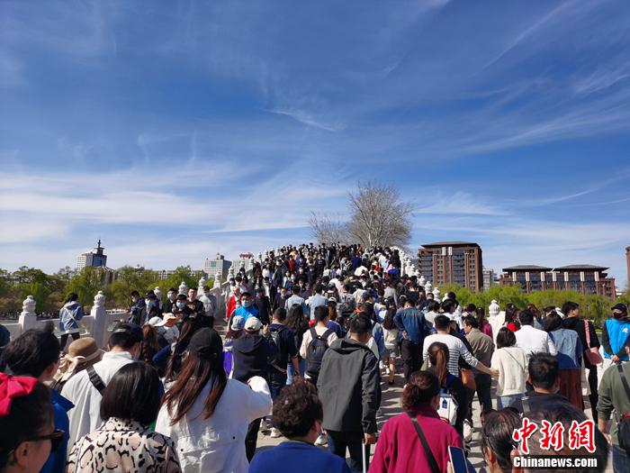 “人从众”再现！清明小长假1.02亿人次出游