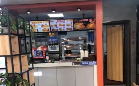 天津这家知名炸鸡店发现蟑螂小强！被警告！