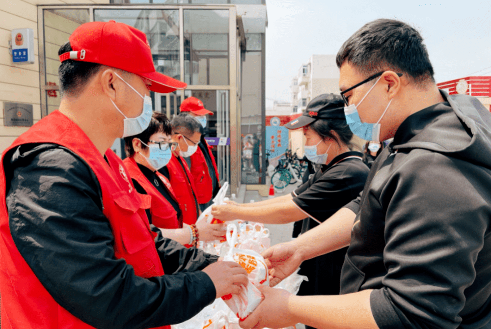 新冠疫苗接种，滨城服务“到位”“到家”