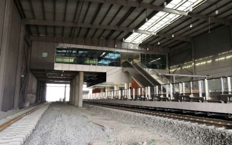 位于地铁7号线肿瘤医院站 天津地铁最深地连墙完工