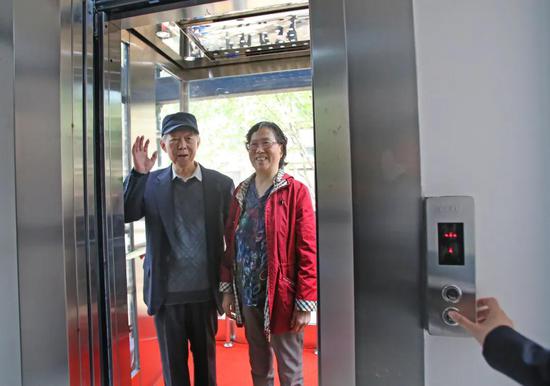 天津又一老小区加装电梯投用