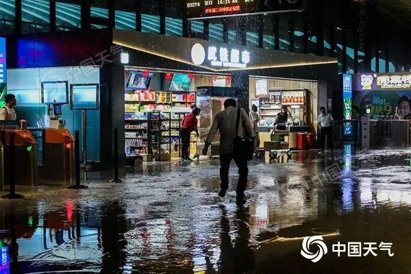 今日南方强降雨达鼎盛 华南依旧保持高“炎”值