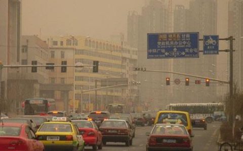 沙尘暴蓝色预警继续发布 华北有大风沙尘天气