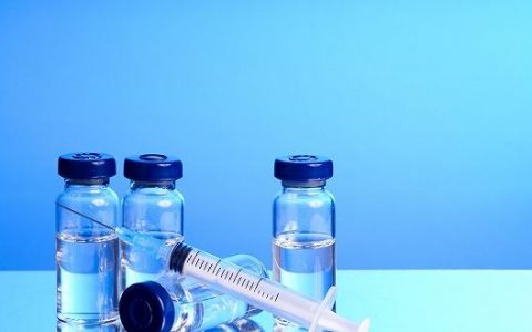 打完疫苗引起的短暂发热、胳膊疼正常吗？