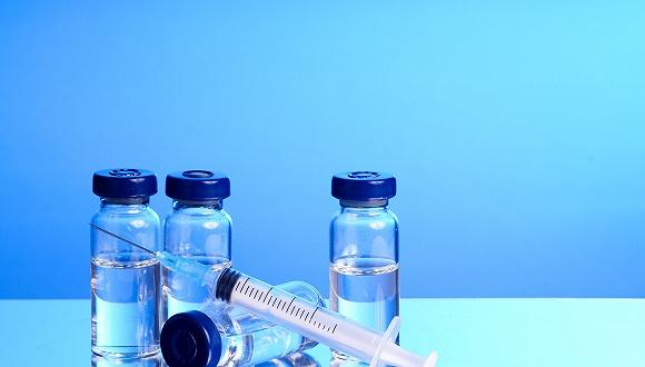打完疫苗引起的短暂发热、胳膊疼正常吗？