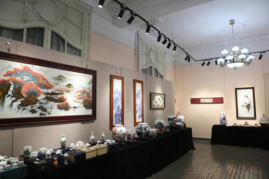 2021年天津•景德镇陶瓷艺术大师作品鉴赏会在西洋美术馆开幕