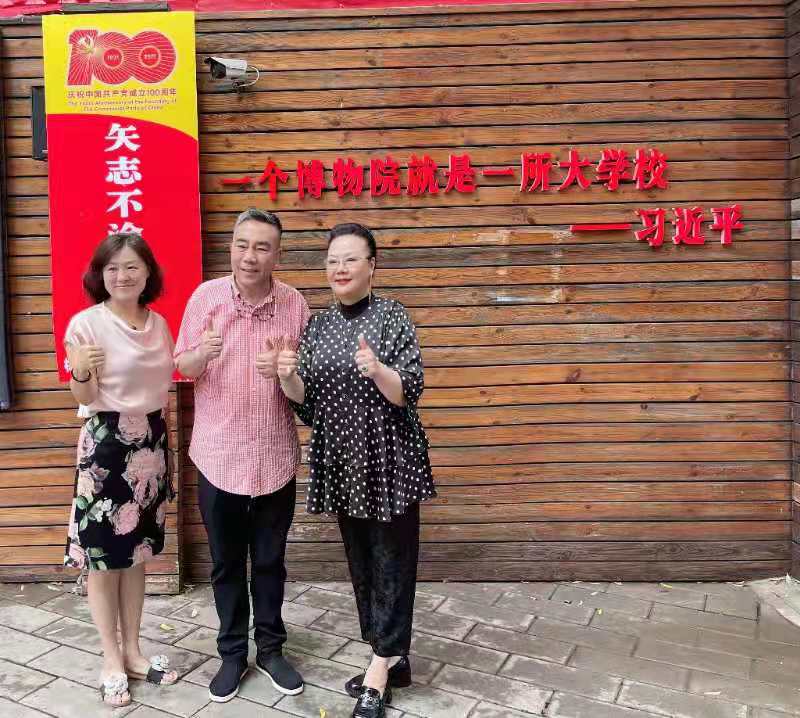 坚定文化自信，传承大国工匠精神 校园小记者走进“杨议美术馆”与名家面对面