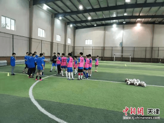 中新网天津携手皓文训练营为津城学生带来免费足球公开课