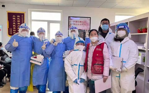 退休不退色！市检察院退休干部陈日新积极参加防疫核酸检测工作