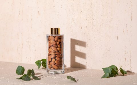 新年如虎添“E”，与加州巴旦木开启健康光彩新一年！