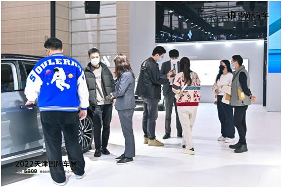 进阶人生 双C闪耀——零跑C01震撼亮相天津国际车展