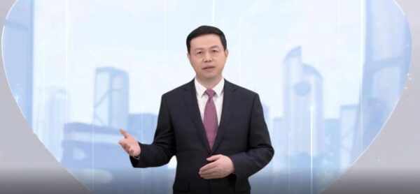 中国移动董事长杨杰以“数智人”方式出席2023年世界移动通信大会并作主旨演讲