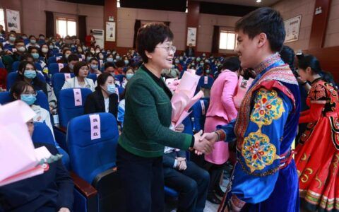 新疆学子有了天津妈妈！