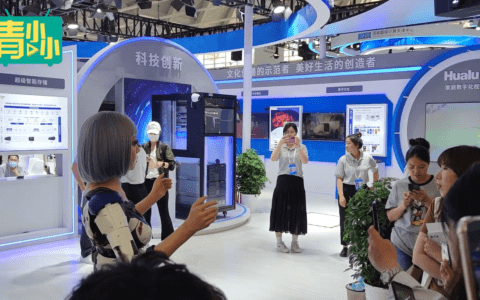 宛如真人！高度仿真机器人亮相世界智能大会