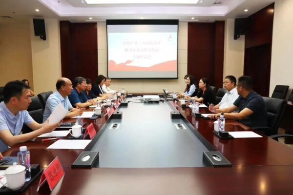 市总工会领导深入高新区调研，心系职工贴“新”送清凉