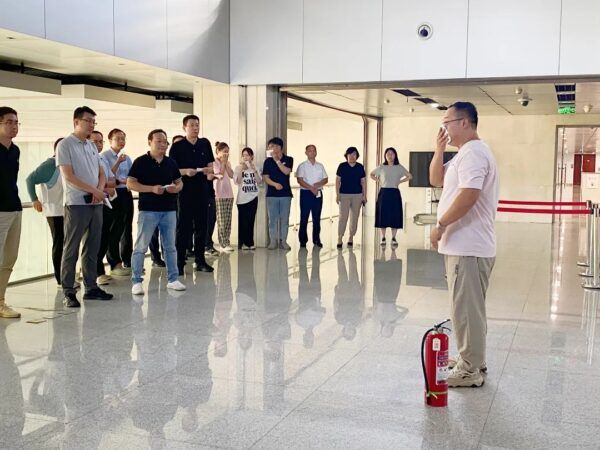 市政务服务中心组织开展2023年度消防疏散及灭火器实操演练