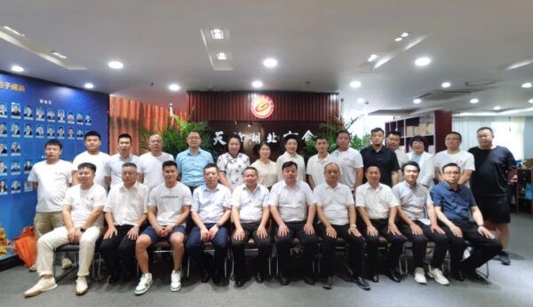 潜江龙虾走进天津寻味之旅合作交流座谈会在商会顺利召开