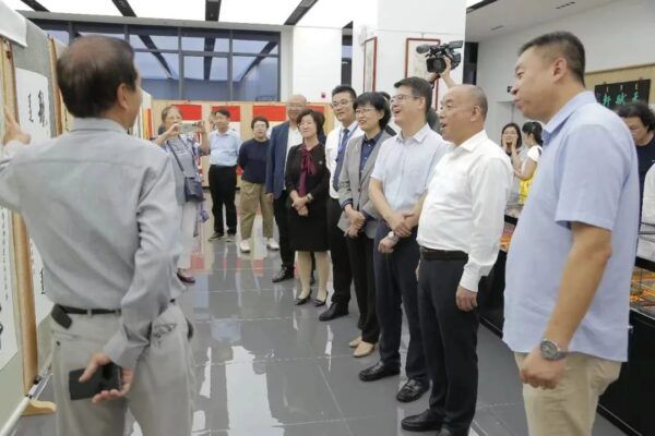 第三届京津冀传统文化大联展暨首届河北区“品文化·传经典”非遗文创展开幕