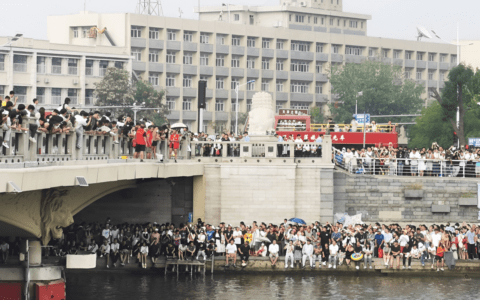 “跳水baibai”们决定退出狮子林桥跳水，并诚挚向大家发出倡议——