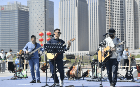 秋季“向海乐活节” | 就在今晚！“草地音乐汇”继续“点燃”滨城之夜