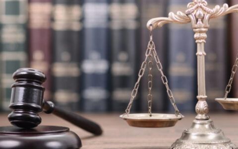 企业向劳动者收取财物，是否合法？