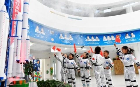 “童”筑航天梦 高新区第一学校附属幼儿园师生集体观看神舟十七号载人飞船发射