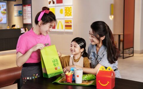 麦当劳中国绿色餐厅数量突破2500家，统一上新标识