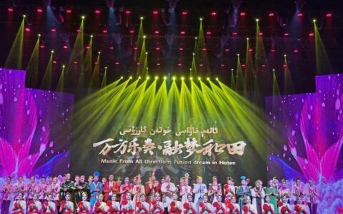 大型歌舞表演《万方乐奏•融梦和田》在滨海新区火热上演