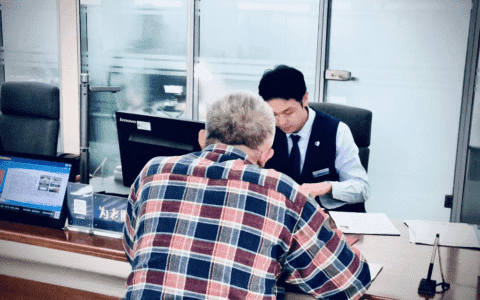办事服务暖人心，爱老助老有温情→