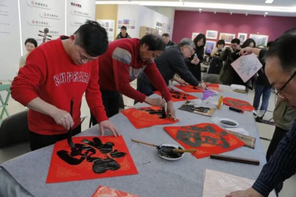 天津市河北区举办“翰墨丹青迎新春   文企连心促发展”新春送福活动