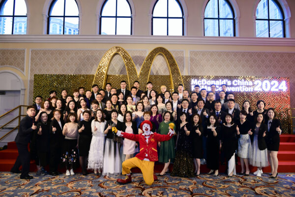 麦当劳中国6000位餐厅总经理欢聚澳门 以热爱传承服务文化