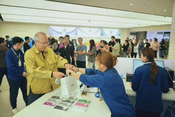 引领风向！华为Pura 70系列新机再度引发全国多地门店抢购