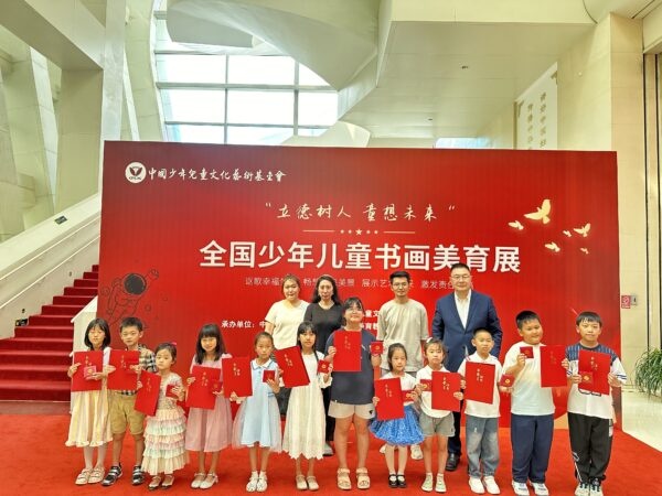 第四届全国少年儿童绘画书法美育展开展 传统文化陶艺作品惊艳亮相