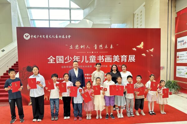 第四届全国少年儿童绘画书法美育展开展 传统文化陶艺作品惊艳亮相