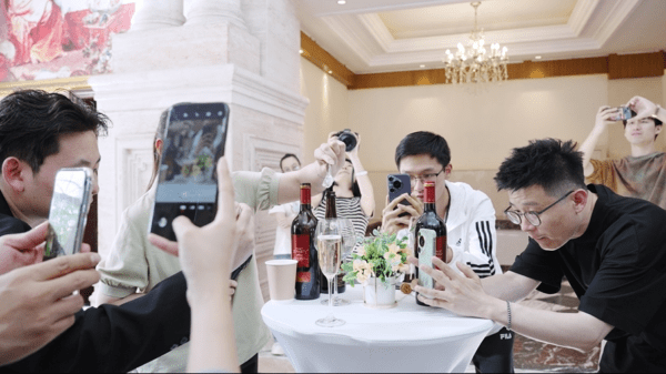 追逐本心 锐意向前丨HUAWEI Pura 70系列美学影像沙龙