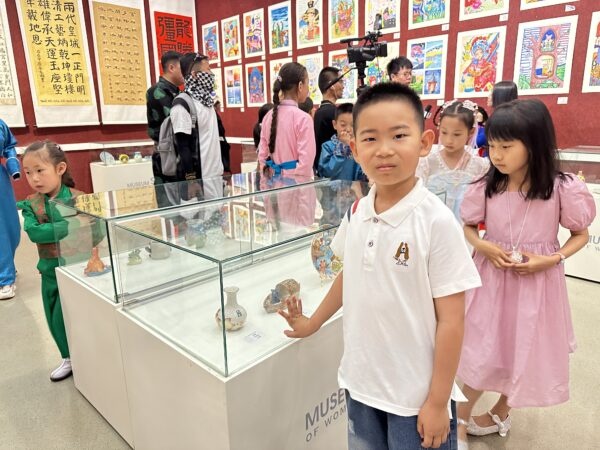 第四届全国少年儿童绘画书法美育展开展 传统文化陶艺作品惊艳亮相