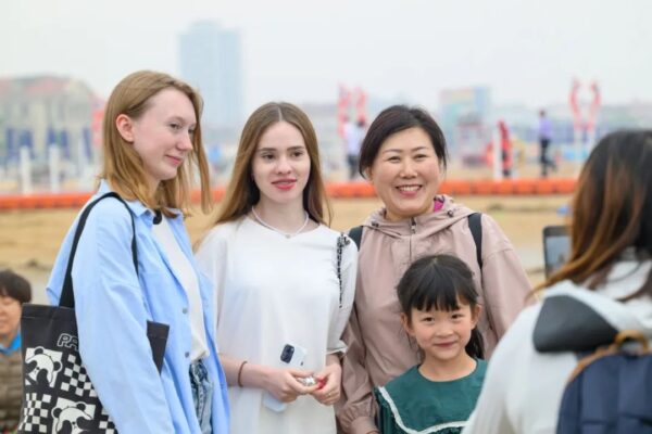 氛围浓、活力足！东疆湾沙滩景区开启“花式宠客”