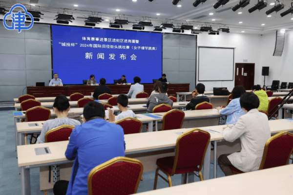 这个周日，一起来见证撑杆跳名将“飞跃”津湾广场！