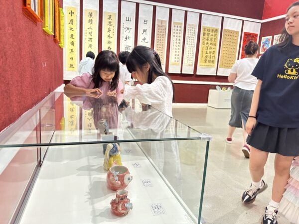 第四届全国少年儿童绘画书法美育展开展 传统文化陶艺作品惊艳亮相