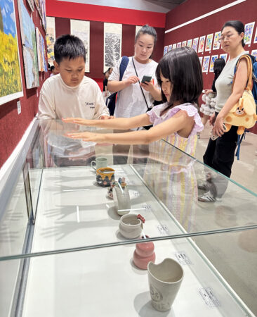 第四届全国少年儿童绘画书法美育展开展 传统文化陶艺作品惊艳亮相