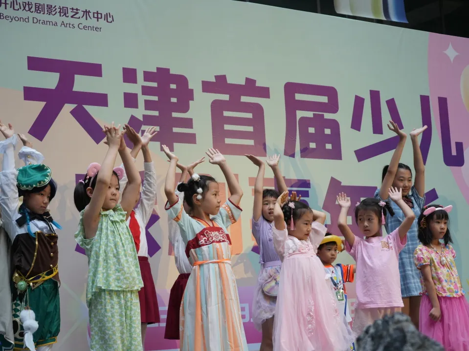 文艺汇演周日来袭！超多精彩节目，免费好礼大放送，等你来嗨！