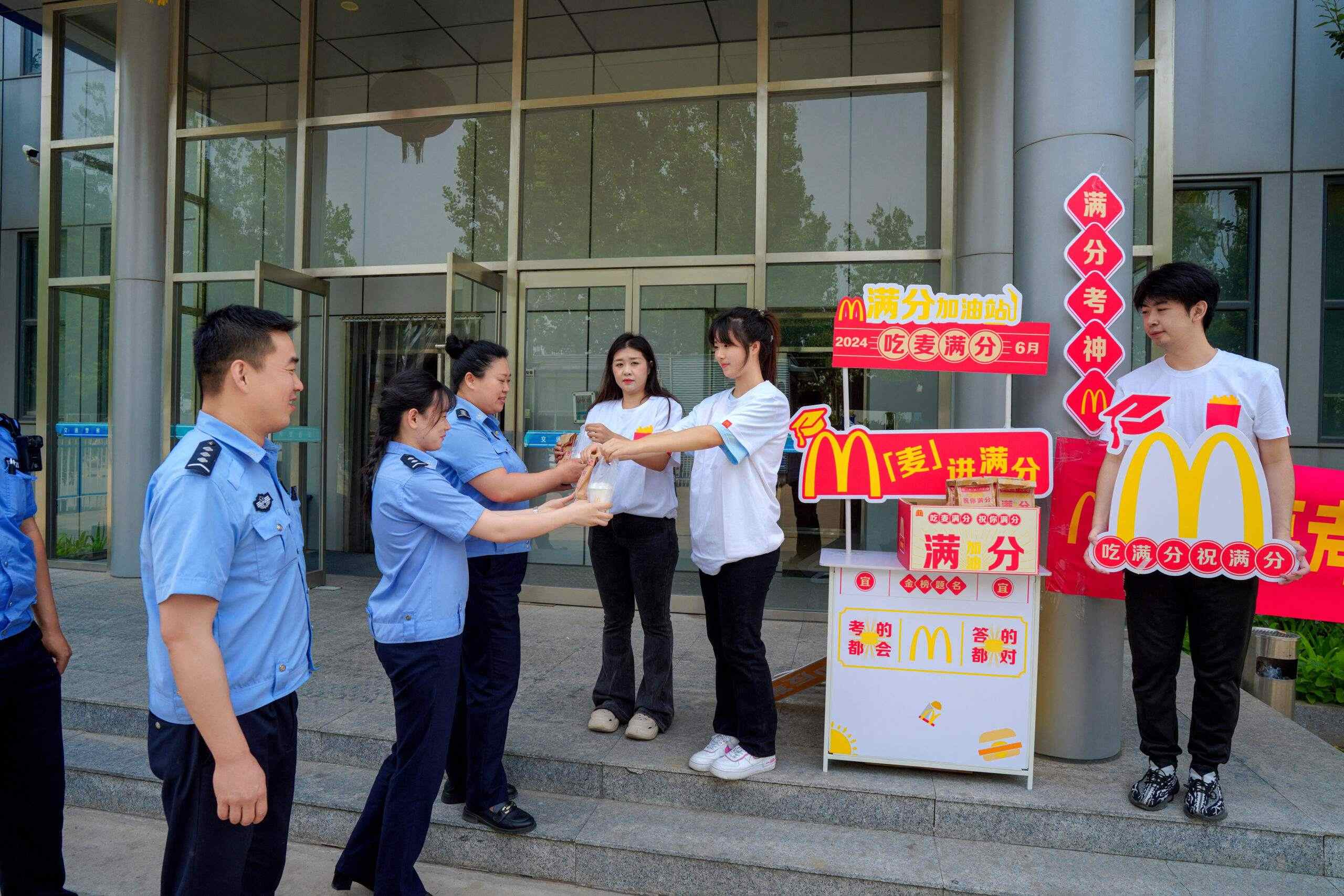 麦当劳中国开启全天早餐日，“满分”祝福力挺高考考生