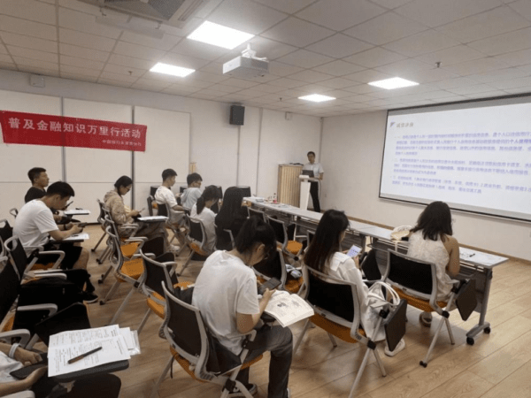 金融知识进校园 守信意识筑心间！中国银行天津市分行开展普及金融知识万里行活动