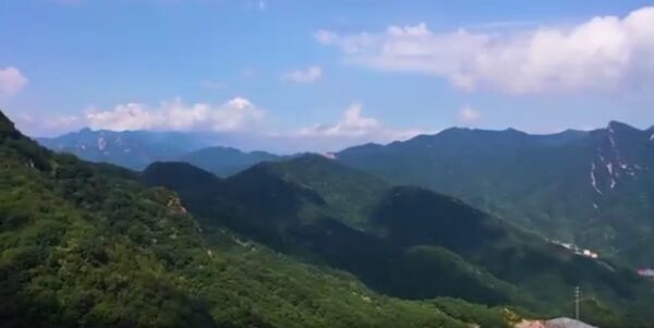 “我在天津最高峰等你”九山顶景区举行第二届军人集体婚礼