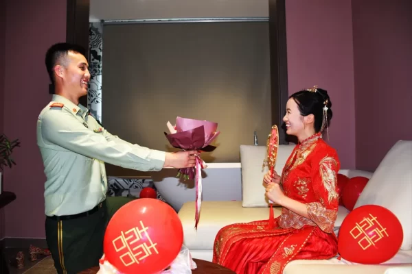 “我在天津最高峰等你”九山顶景区举行第二届军人集体婚礼