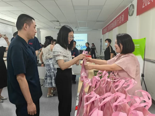 【会员基地·有你泰好】炎炎夏日，“送健康”“送清凉”到企业到一线