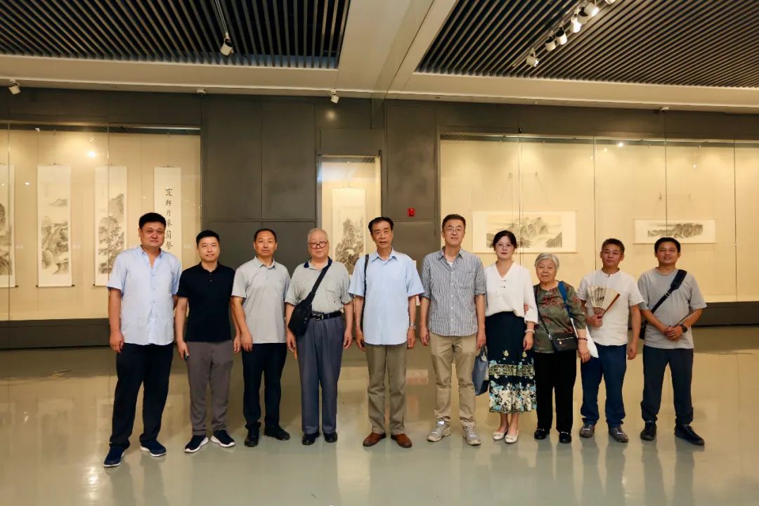王宝利山水画作品展在滨海美术馆开幕 75件套作品呈现“翰墨蕴香”