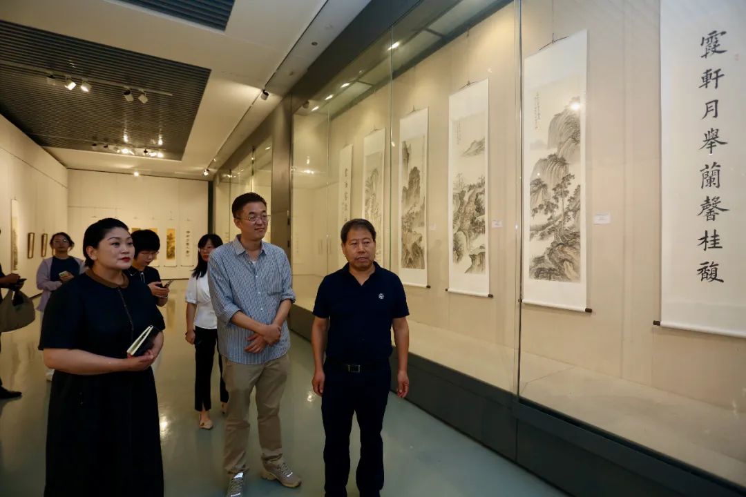 王宝利山水画作品展在滨海美术馆开幕 75件套作品呈现“翰墨蕴香”