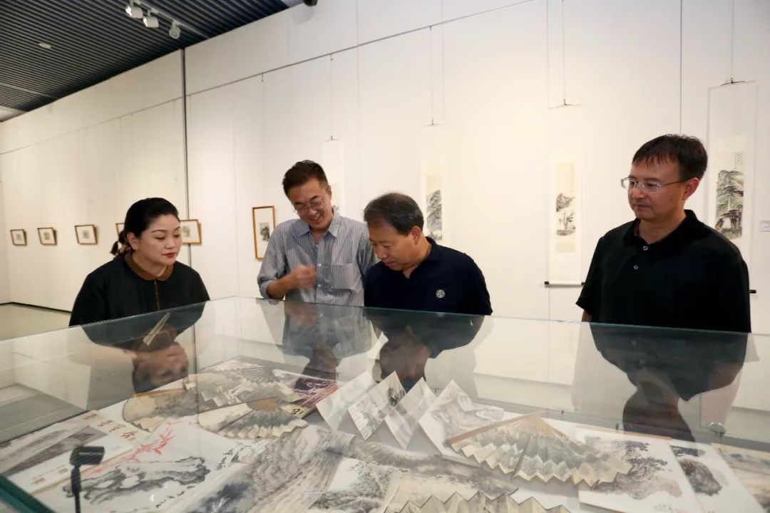 王宝利山水画作品展在滨海美术馆开幕 75件套作品呈现“翰墨蕴香”