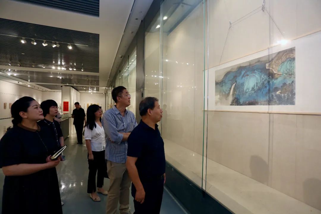 王宝利山水画作品展在滨海美术馆开幕 75件套作品呈现“翰墨蕴香”